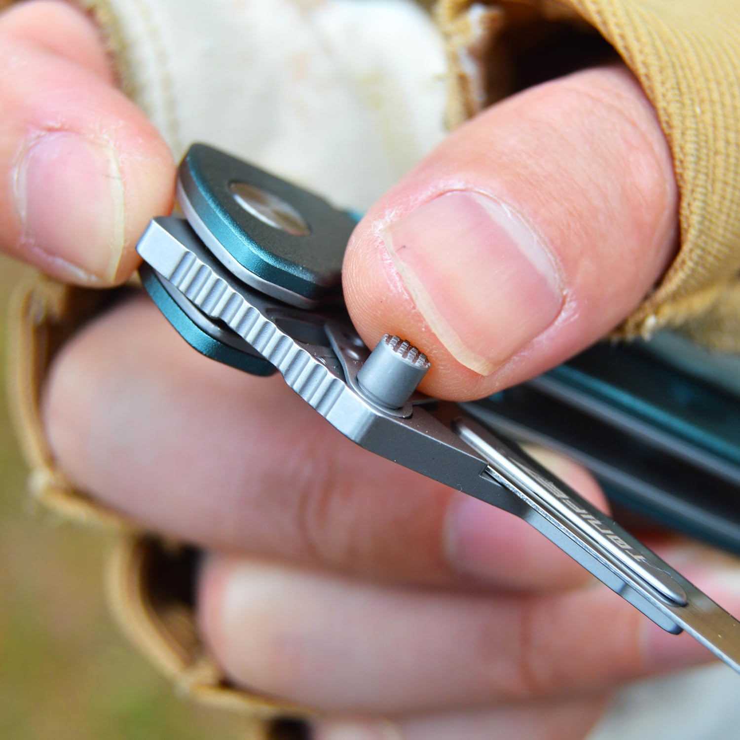 TONIFE Navaja de Bolsillo, EDC cuchillo plegable con clip de bolsillo Mosquetón Funda de nylon y 5 hojas intercambiables, para la supervivencia al aire libre Pesca Senderismo (Cian)