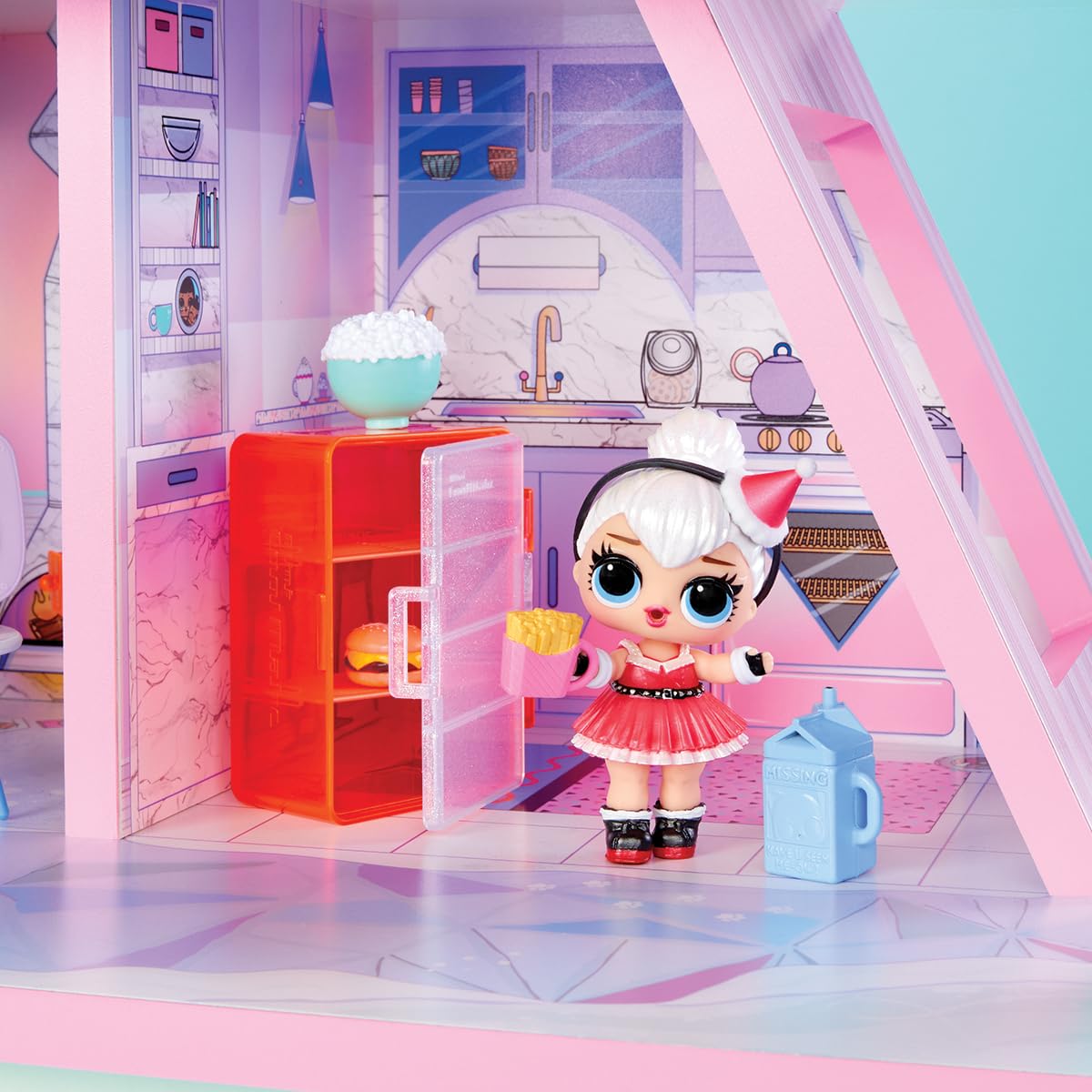 L.O.L. Surprise! Winter Snow Chalet avec Tot - en Bois Véritable, + de 15 Surprises, Livré avec Une Poupée Exclusive, pour Les Enfants de 4 Ans et Plus