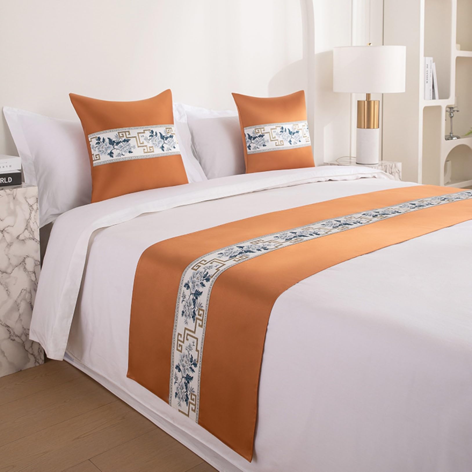 Chemin de lit orange 50x240cm pour rompre la monotonie d'une parure de lit king size unie