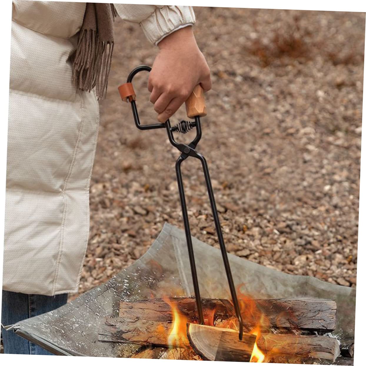 BESPORTBLE Pince à Bois Multifonction Pour Foyer Et Barbecue Extérieur Poignée Épaisse Anti-brûlure Accessoire Utile Pour Feu De Camp Et Charbon Outil Léger Et Résistant Pour Camping