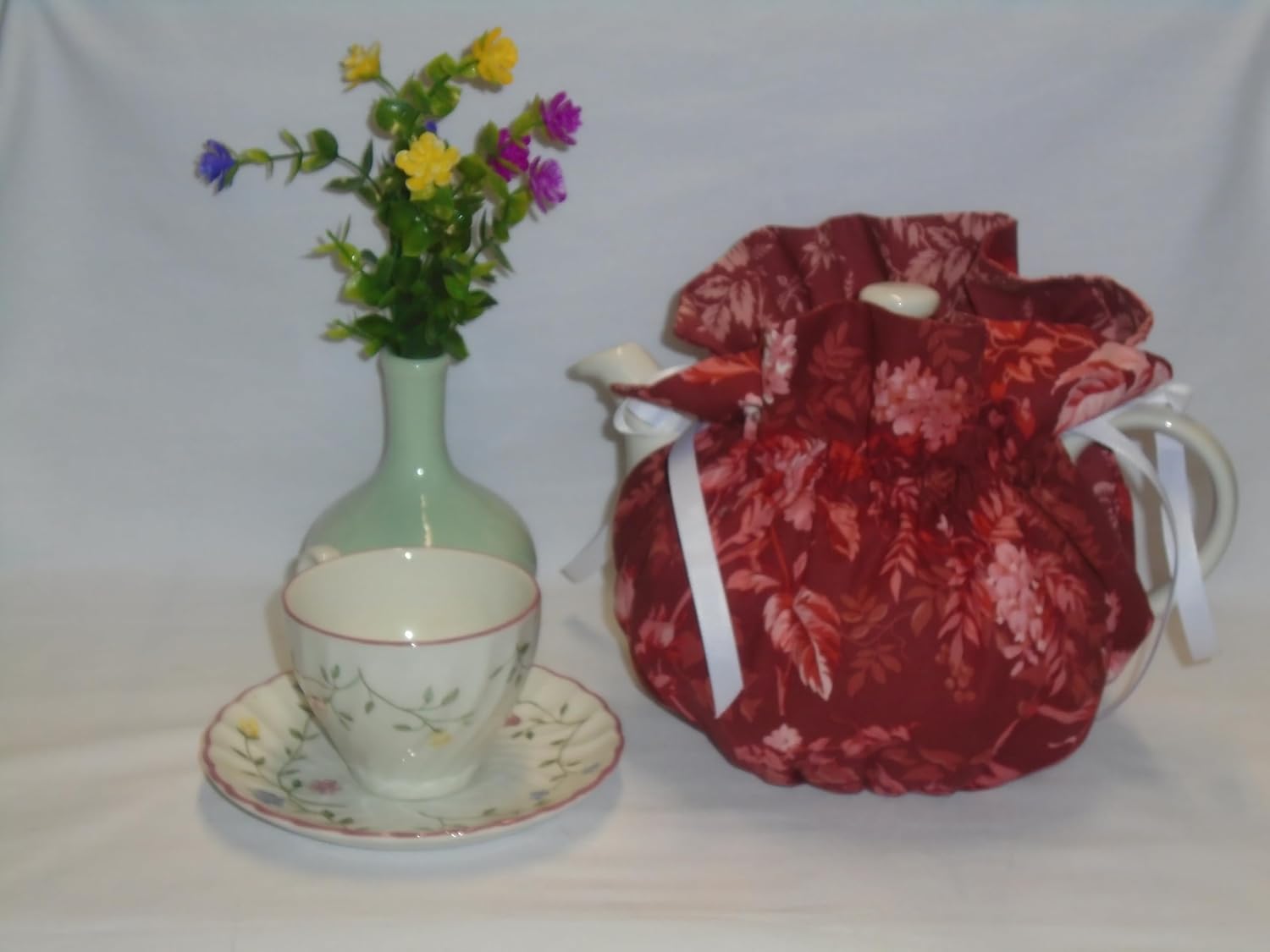 Pretty Floral on Scarlet Print 6 Cup Reversible Tea Pot Cozy