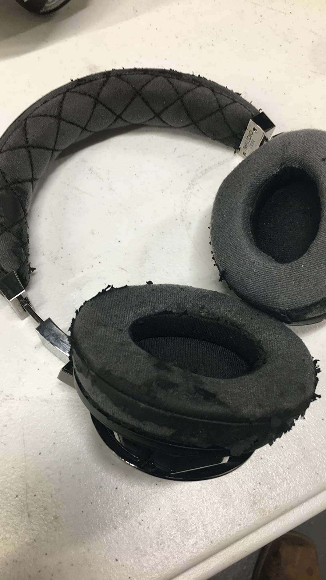 Disappointed headphone