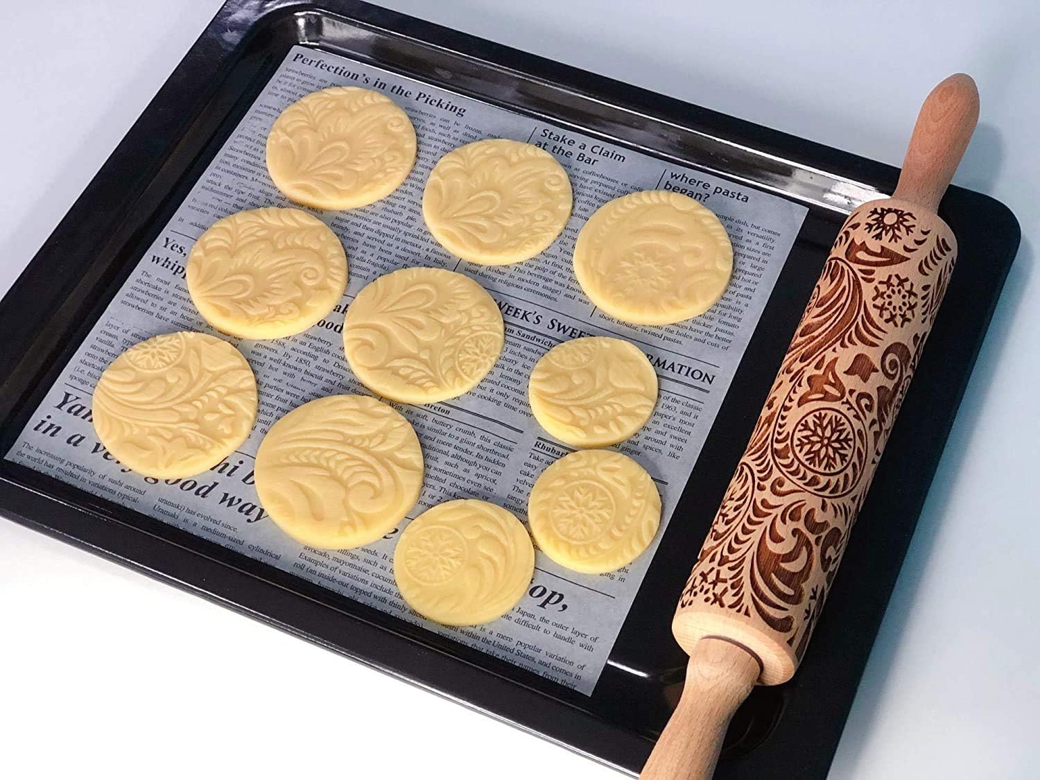 Embossing Rolling Pin for Christmas,3D Flower Pattern Wooden Roll Pin Laser Engraved Rolling Pin DIY Tool,Rolling Pin for Baking Cookies Biscuit Fondant Cake Dough Clay (13.8''x2'')