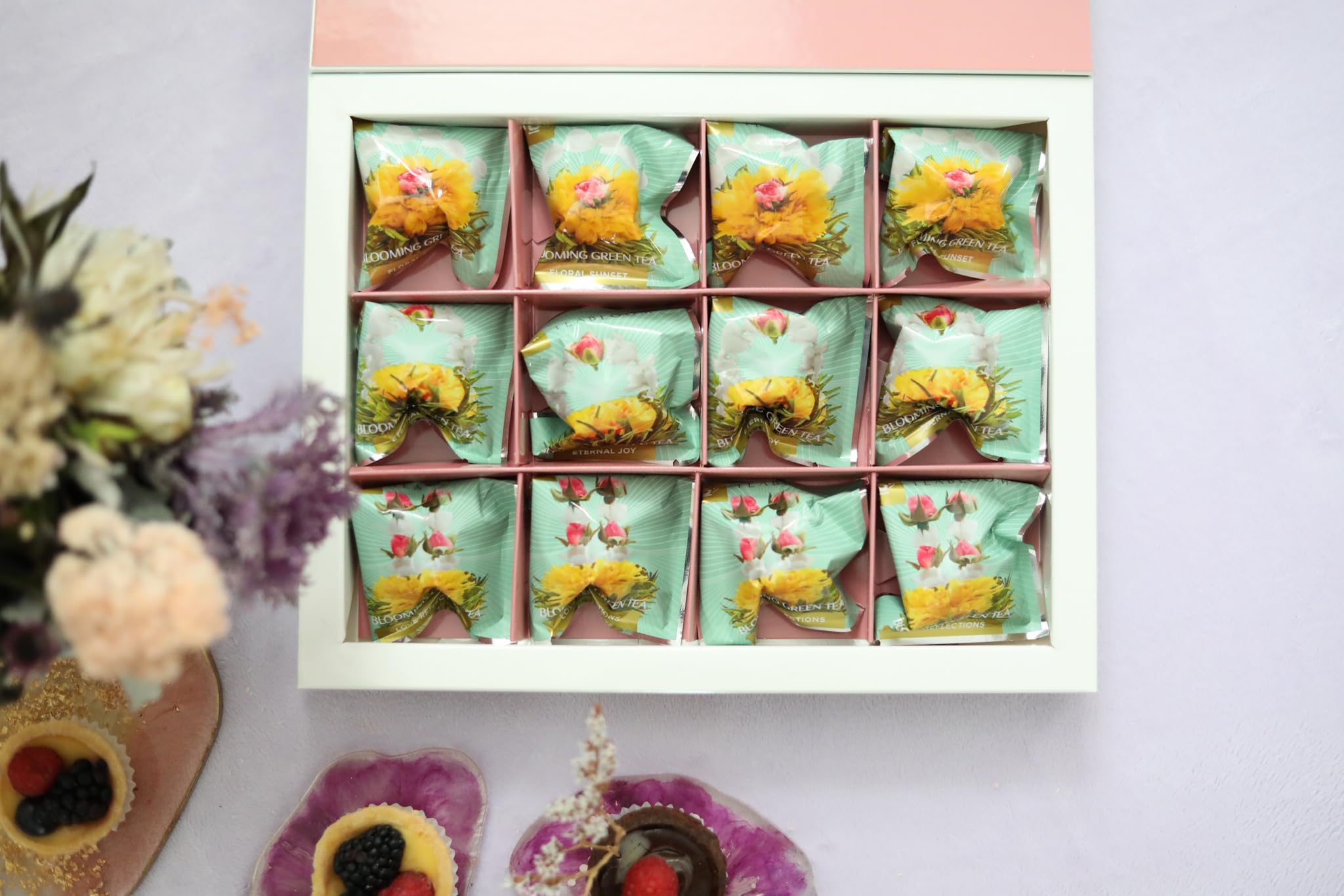 Teabloom Caisse à Thé Fleuri – Collection de 12 Thés en Fleurs Gourmets (36 Infusions) – Emballés dans une Élégante Boîte à Thé Cadeau Prête à Offrir