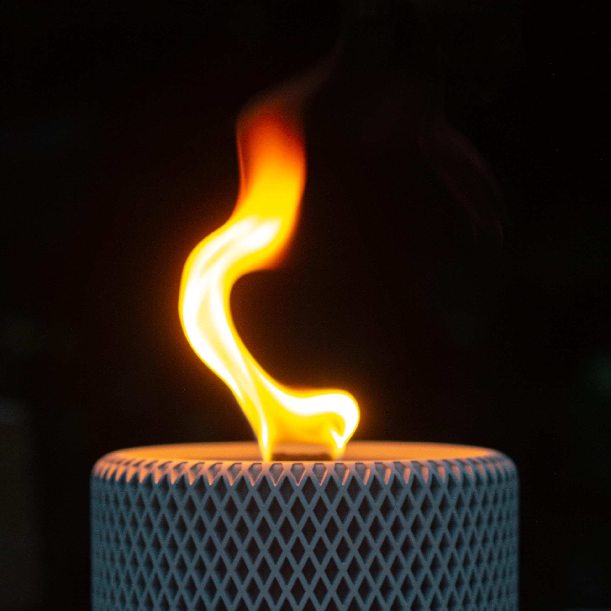 Wachsfeuer aus Beton | Ø15cm | Betonkerze | Terassenfeuer | Windlicht | Dauerkerze | Schmelzlicht | Hergestellt in Österreich | Modell "Fuji"