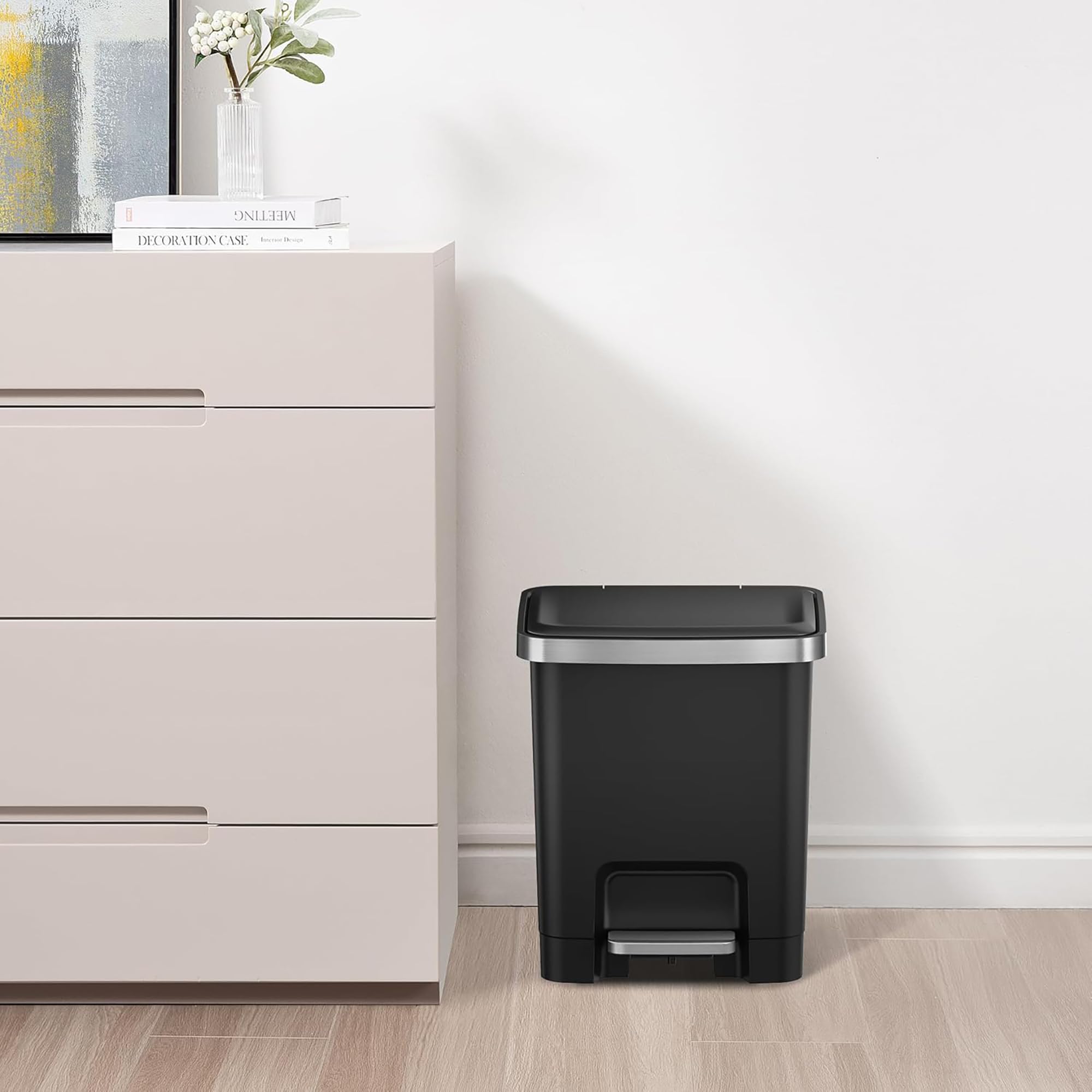 EKO HANA | Pattumiera da bagno e cucina nera da 15 litri con pedale e chiusura ammortizzata | Pattumiera compatta e moderna per bagno o cucina