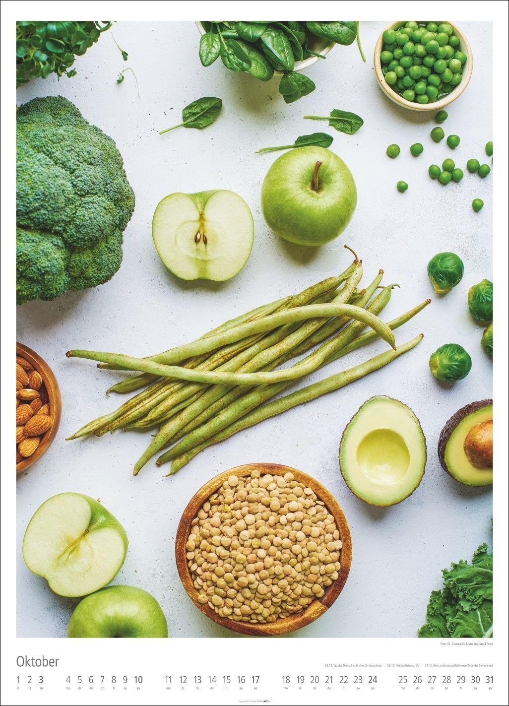 Food Gallery Kalender 2027: Großer Wandkalender mit 12 dekorativen Lifestyle-Fotos für die Küche. Food-Fotografie mit saisonalen Lebensmitteln. 49x68 cm Hochformat.