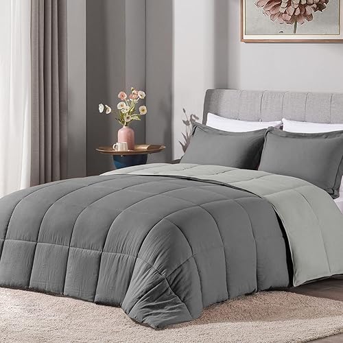 LOVTEX Juego de edredón de 3 piezas, color gris, de microfibra lavada ultrasuave, tamaño King, reversible, de plumón alternativo, color gris con 2