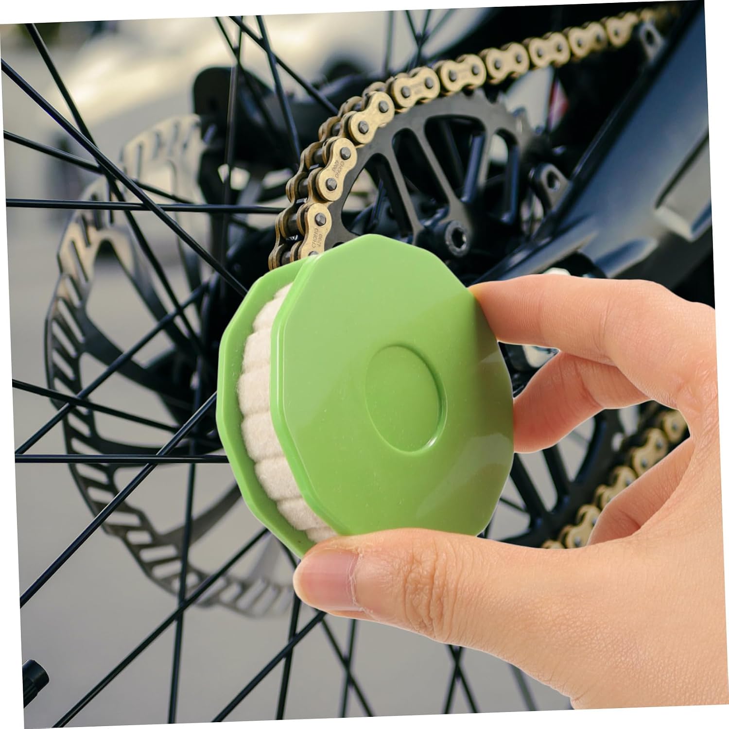YARNOW 2pcs Quality Material Bike Chain Oiler Multi-use Chain Lubricator Roller Bike Maintenance Tool Oil