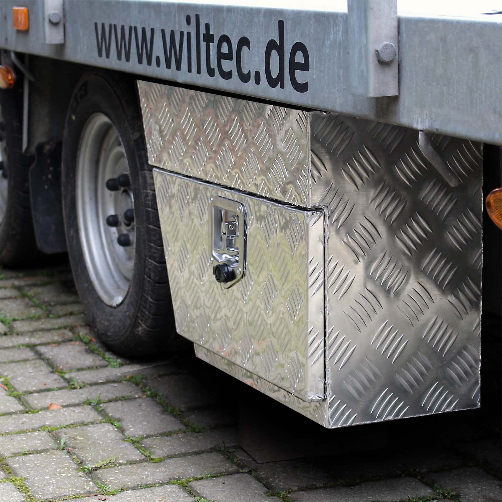XPOtool Alu Unterbaubox links 75x25x40 cm / 6 kg bis 60 L / 40 kg vollgeschweißt robust für Pkw, Anhänger, Lkw Nutzfahrzeuge, robuste Staubox und Werkzeugkiste - Unterflurbox Deichselbox Staukasten