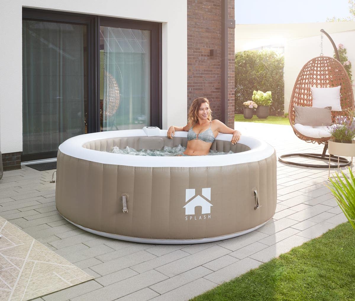 Luxus Outdoor Whirlpool St. Moritz Splash – Aufblasbarer Hot Tub für 6 Personen – Beige – Heizung bis 40°C, 130 Luftdüsen, Winterfest, inkl. Abdeckung & Filter