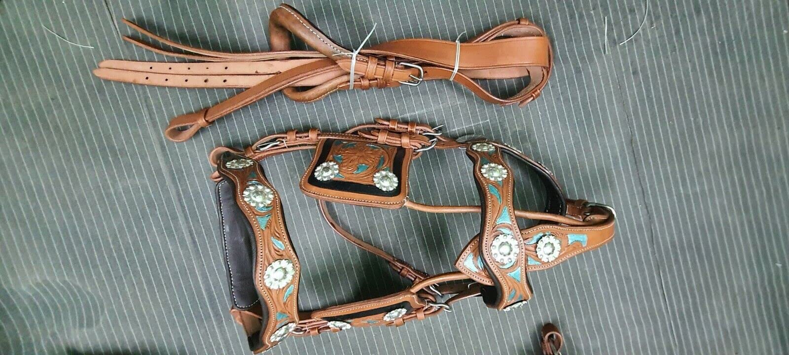 Elegante arnés de conducción de cuero de color marrón natural de 3 tonos para carro de caballo individual en 4 tamaños (Pony)