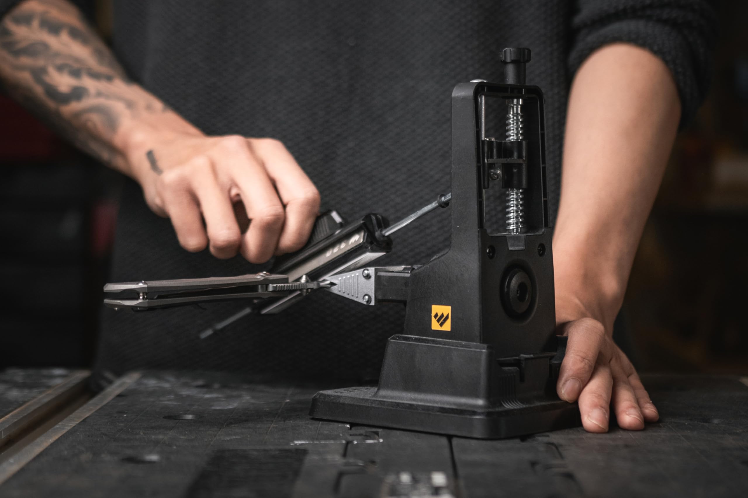 WORK SHARP™® Precision Adjust Elite - Profi Messerschärfer mit Winkel 15-30°- Diamant Messerschleifer manuell - Schärfsystem Set mit 3x Tri-Brasive-Griff 220, 320, 400, 600, 800, Keramik & Leder