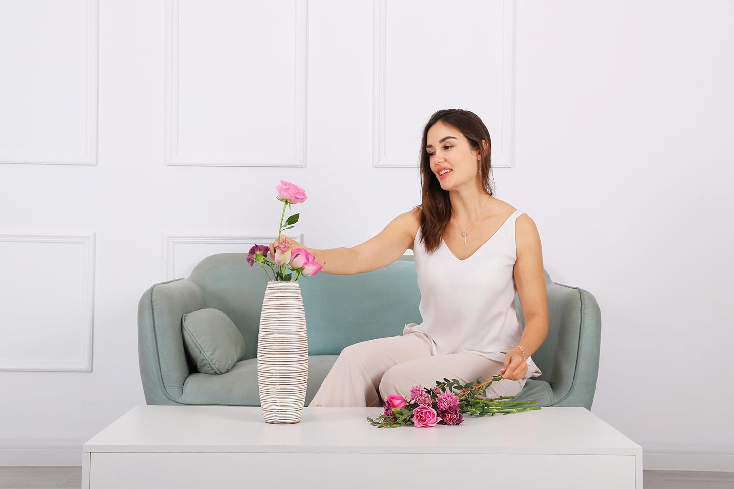 Leewadee - White Wash Floor Vase for Pampas Grass, Large Flower Vase for Home Decor, 13 inches, Resin - Image 4