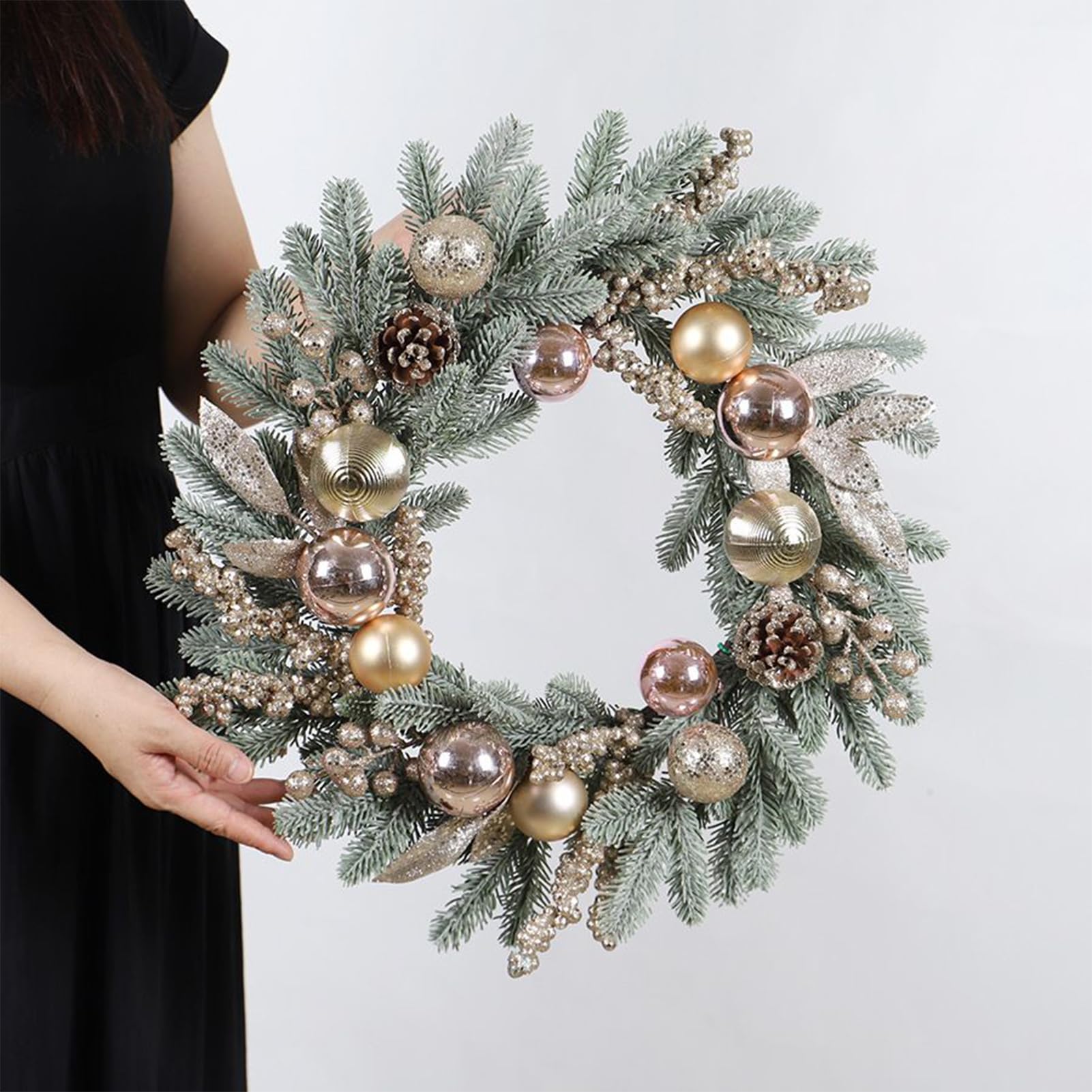 Künstlicher Weihnachtskranz - 20 Zoll Aus Tannenzweigen Mit Kiefernzapfen Ornament | Stilvolle Deko Für Feiertage Wohnzimmer Kamin Fenster Tür Winterhochzeit Party Innen Außenbereich