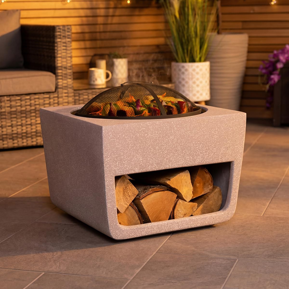 CHARLES BENTLEY Brasero carré Magnesia 50cm avec Couvercle grillagé, Grille de Cuisson, tisonnier, Design Moderne, léger, pour Bois et Charbon, Jardin terrasse (52x52x48cm)