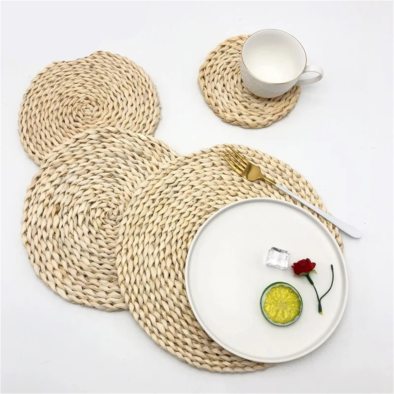 tkane rattanowe podkładki, Zestaw 4 rattanowych podkładek tkanych w różnych rozmiarach(15CM)