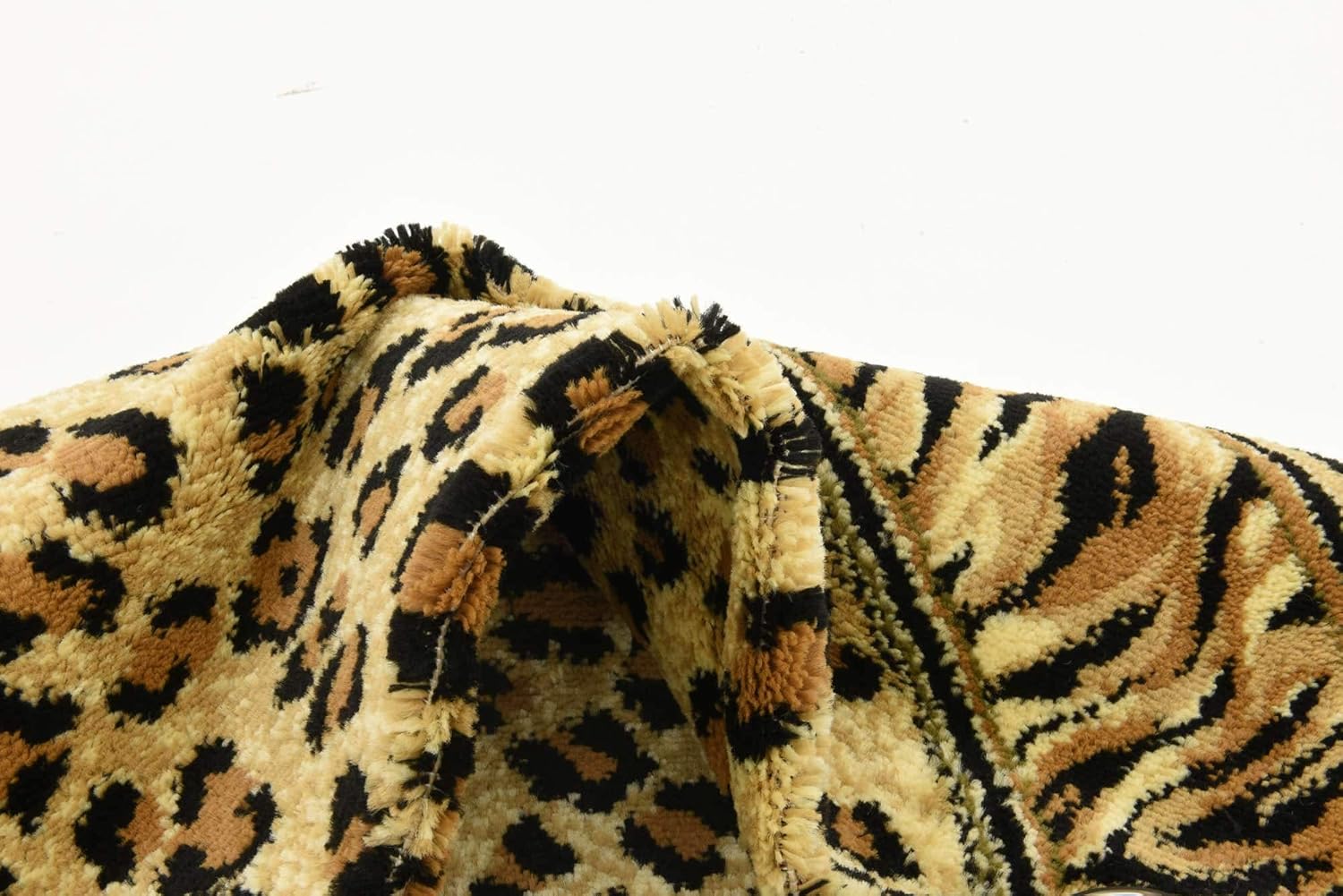 Unique Loom Wildlife Collection Animal Inspired with Cheetah Bordered Design Area Rug (4' 0 x 4' 0 Round, Ivory/Black)