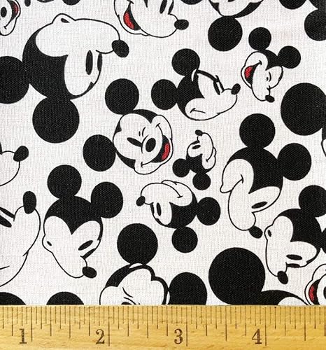 Paquete de 2 unidades de tela de algodón de Disney Many Faces of Mickey Mouse  18 x 22 pulgadas Fat Quarter (paquete de 2)