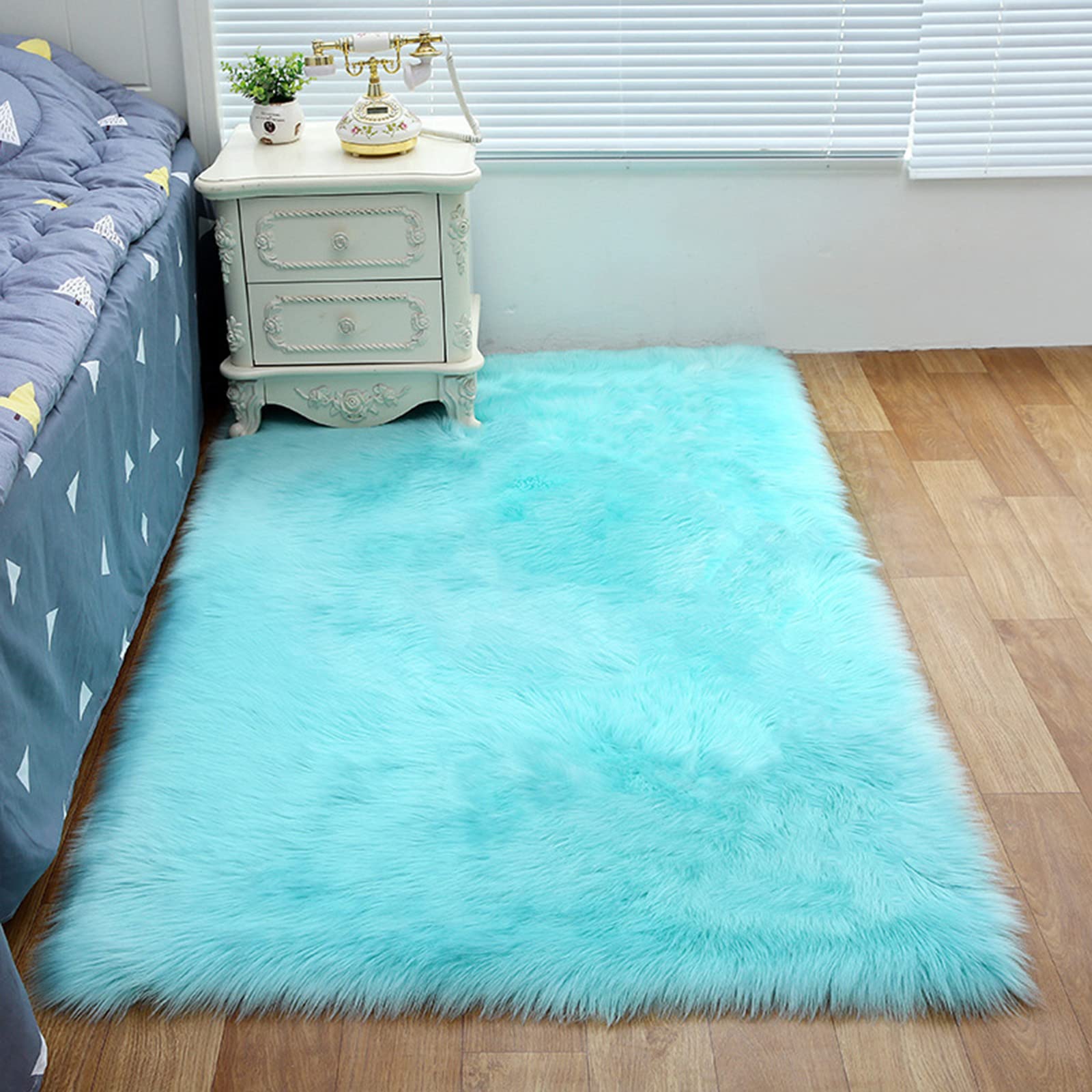 Faux Fur Sheepskin Rug, Rectangular Faux Fur Soft Fluffy Single Sheepskin Style Faux Fur Rug Anti Slip Non Shed Long Plush Carpet for Home Decor - Light Blue 60x100cm