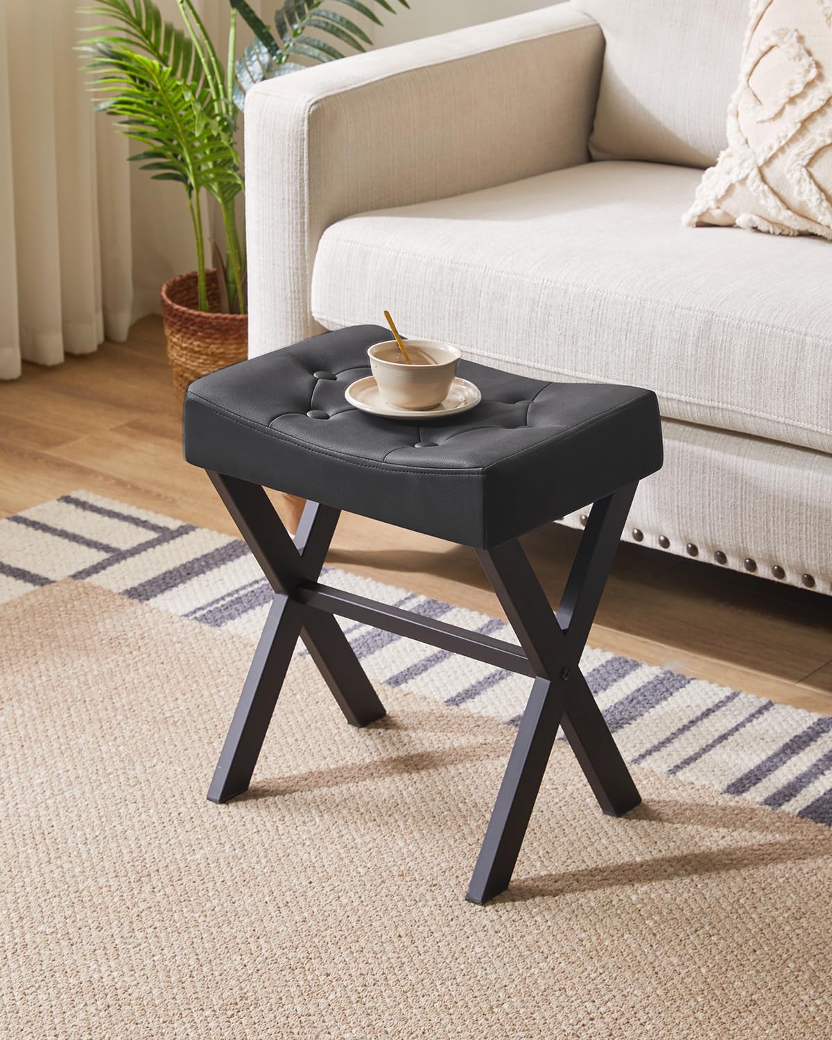 IBUYKE U-förmiger PU Eitelkeitshocker, quadratischer Make-up Hocker mit X-Bein, Ottoman Sitz Fußstütze Hocker, Multi-Use als Kleiner Beistelltisch, für Schlafzimmer, Wohnzimmer, Schwarz WBD019B