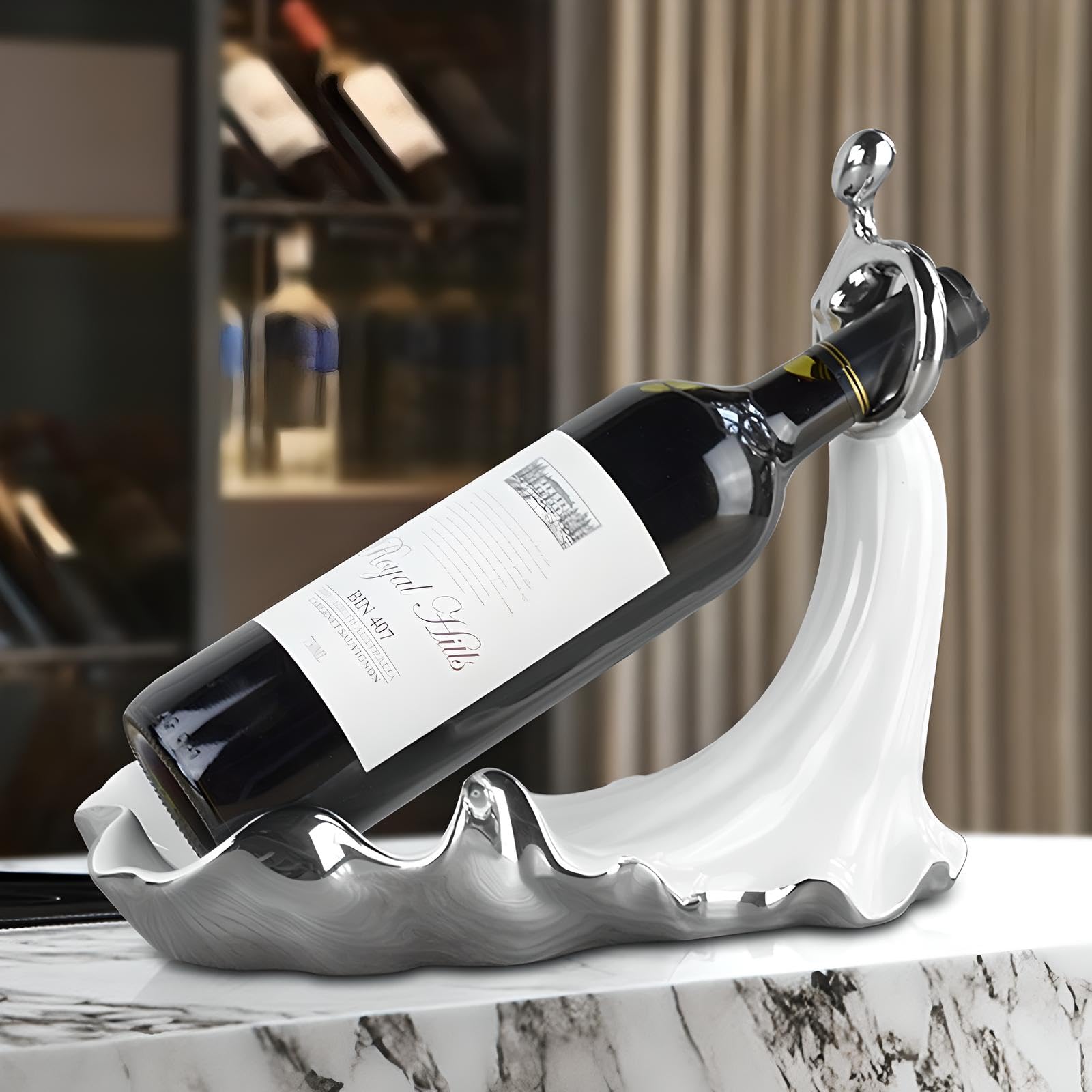 Dekoracyjny stojak na wino z białej ceramiki z szarymi metalicznymi detalami – nowoczesny design ze stylizowaną figurą – elegancki uchwyt na wino na stół, do kuchni, salonu lub na prezent – 30 x 15 x