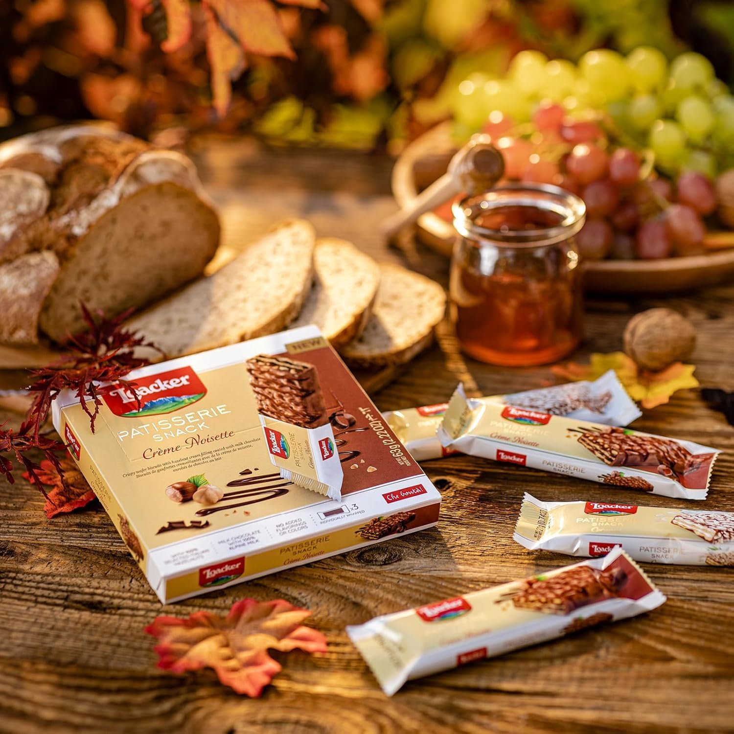 Loacker, Patisserie Snack Crème Noisette, Fragranti Cialde Wafer con Crema alla Nocciola e Ricoperte di Cioccolato, Merenda e Snack, Formato Convenienza, 1 Confezione Display da 24 Monoporzioni da 21g