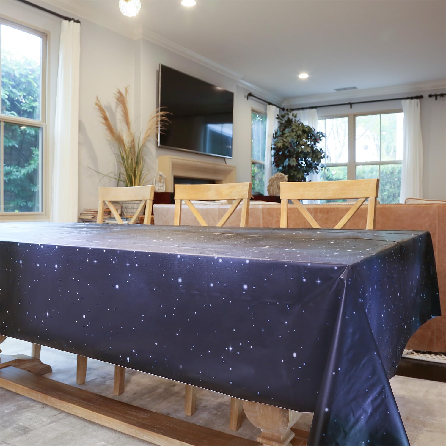 Rollo de mantel de plástico, manteles de plástico desechables de 54 x 100 pies para fiestas, con caja cortadora, mantel desechable cortado a medida para rectángulo y redondo (cielo