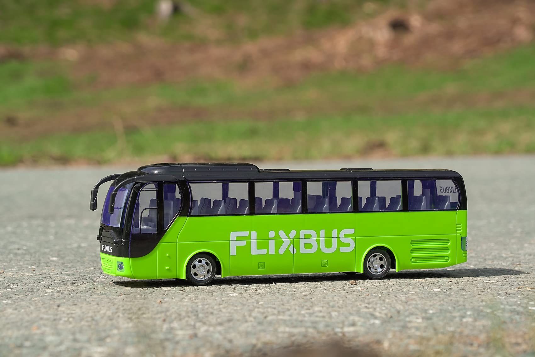 Carson 500907342 FlixBus 2.4GHz - 100% Listo para Conducir, autobús de Juguete, Coche de Juguete, Coche teledirigido, para niños a Partir de 8 años, Tiempo de conducción Aprox. 60 min.