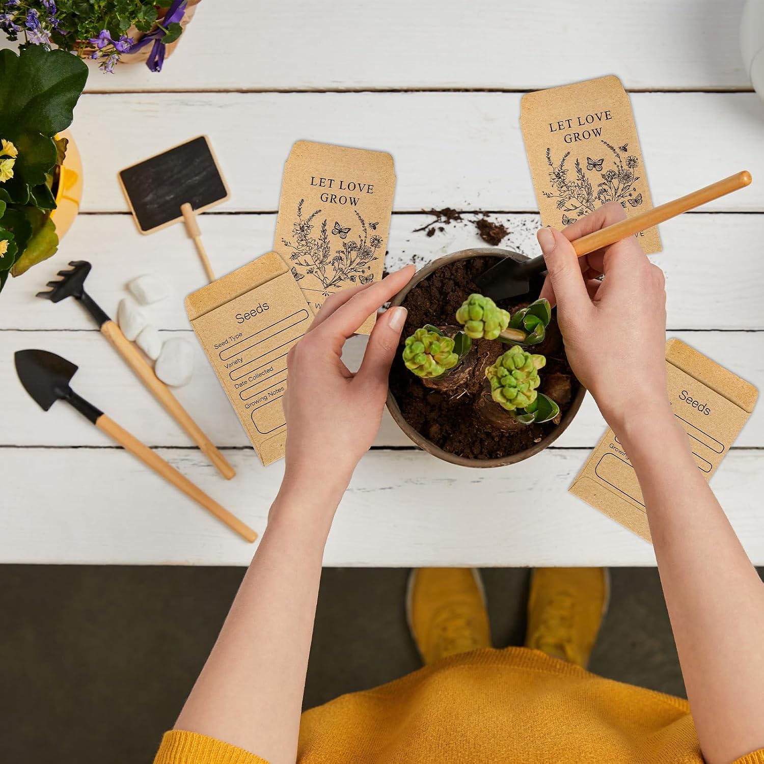 FYSUIMU 200 Pcs Wedding Favor Seed Packets Spring Summer Let Love Grow Wildflower Self-Adhesive Envelope Kraft Seeds Storage Pockets for Garden Office Party Gifts Bridal Shower Favors, 3.5 x 2.4 Inch