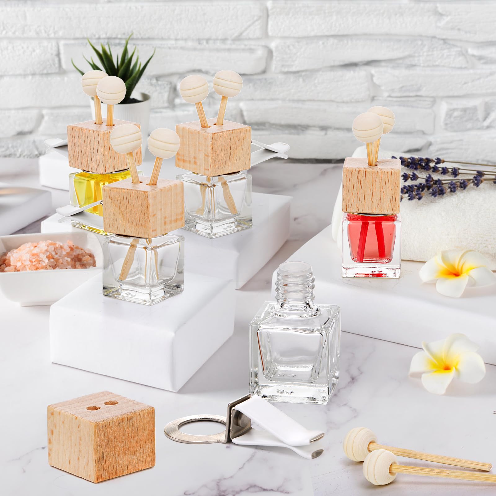 WRINGKIT 20 sztuk samochodowych dyfuzor odświeżacza powietrza, dyfuzor olejków eterycznych z klipsem wentylacyjnym, butelka na perfumy z przezroczystego szkła, drewniana nakrętka, pusty dyfuzor do