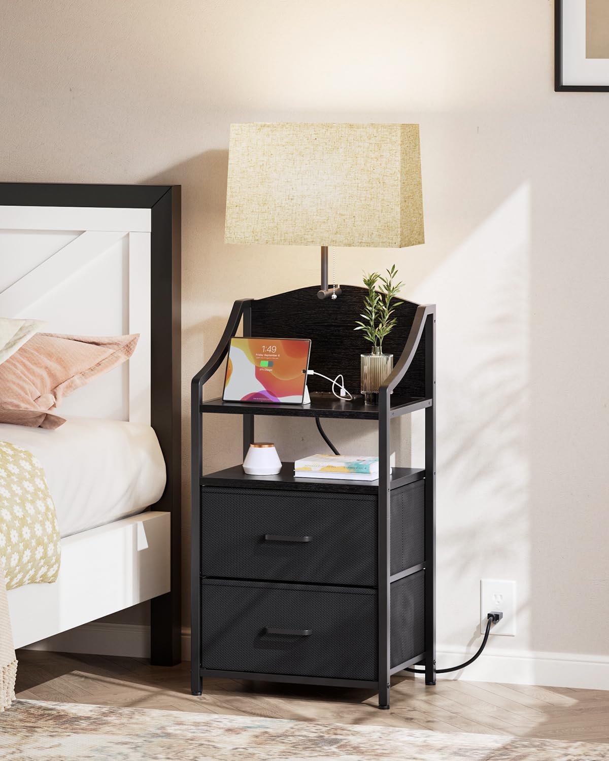 Evermagin Set di 2 comodini alti 114,3 cm con luce, comodino con stazione di ricarica, porte USB e uscite, comodino con 2 cassetti in tessuto, per camera da letto, dormitorio, nero
