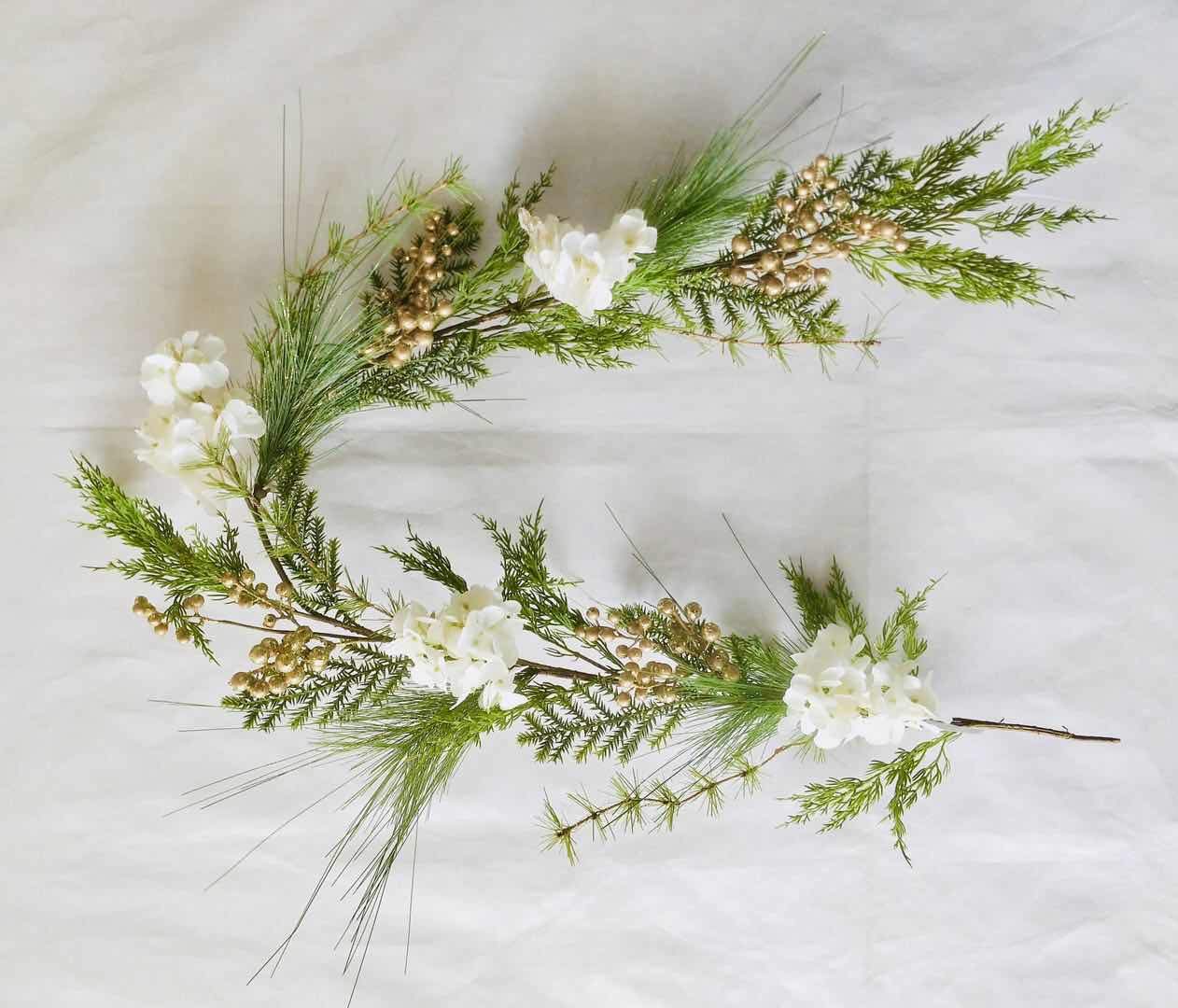 Shatchi Artificial Christmas Garland - 150cm - Golden Berries & Green Leaves