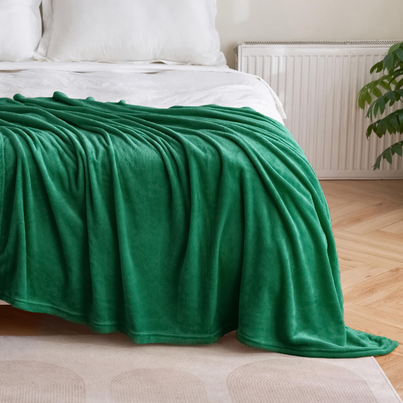 MIULEE Flannel Fleece Throw Blanket Soft Fluffy Solid Color Comfortable Plush Warm and Cozy for Bed Sofa Bedroom Travel/Single Dark-green 51x60 Inch 130x150cm - Image 4