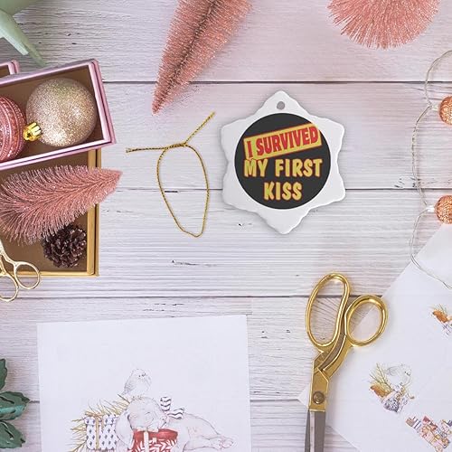Miniatura 6 de 3dRose Adorno de copo de nieve con diseño de orgullo y humor con texto en inglés "I Survived My First Kiss", 3 pulgadas