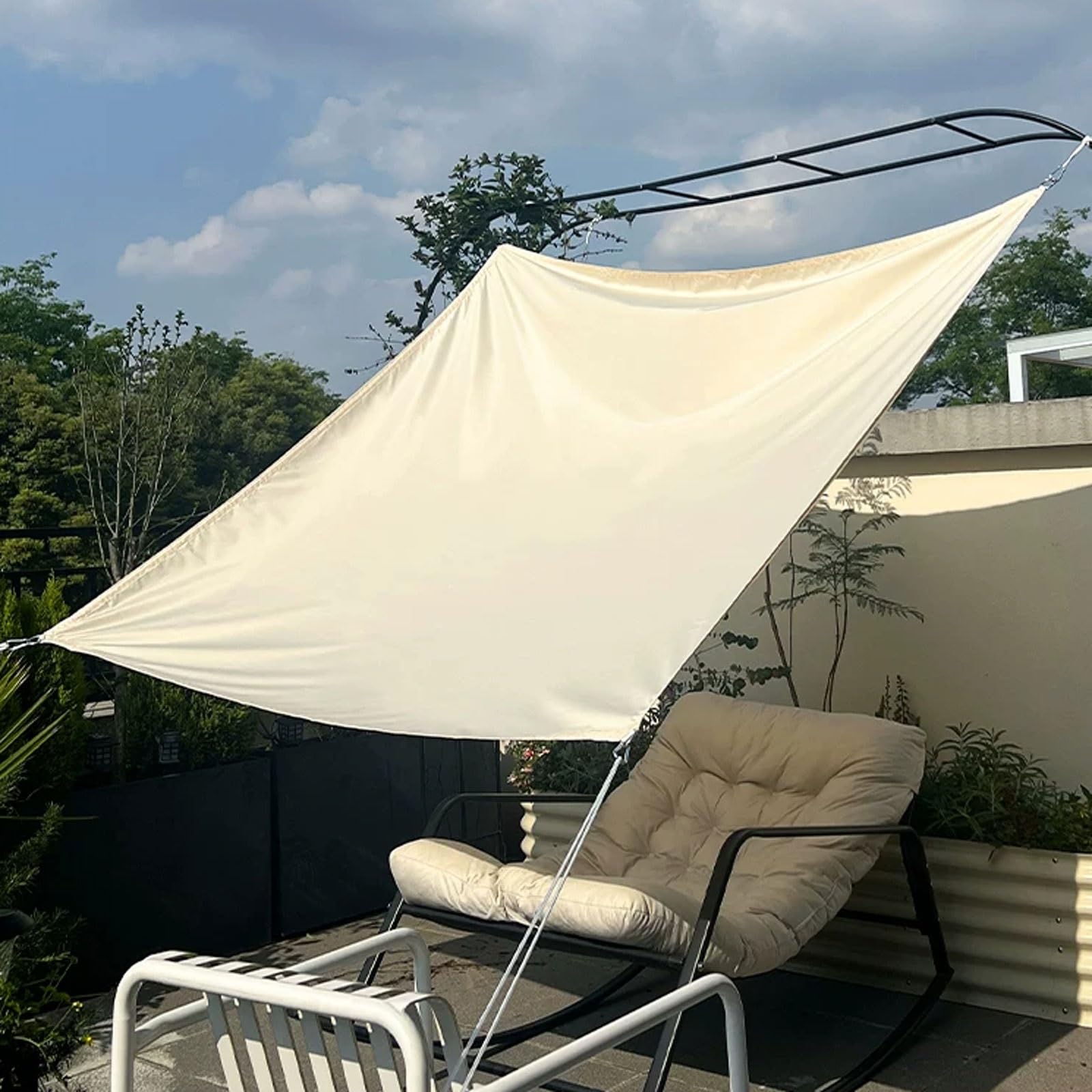 Voile d'ombrage perméable et anti-UV pour rafraîchir le patio extérieur