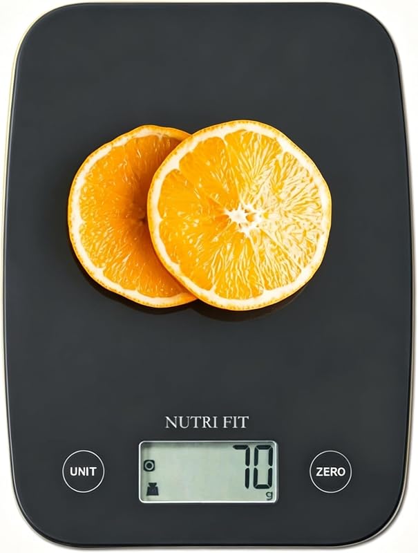 Báscula digital para alimentos NUTRI FIT Báscula de cocina de 11 lb para cocinar hornear negro | Peso en onzas y gramos, precisión de 1 g, máximo 11 libras, tara inteligente, pantalla LCD, 4 unidades, para bajar de peso, con 2 pilas AAA