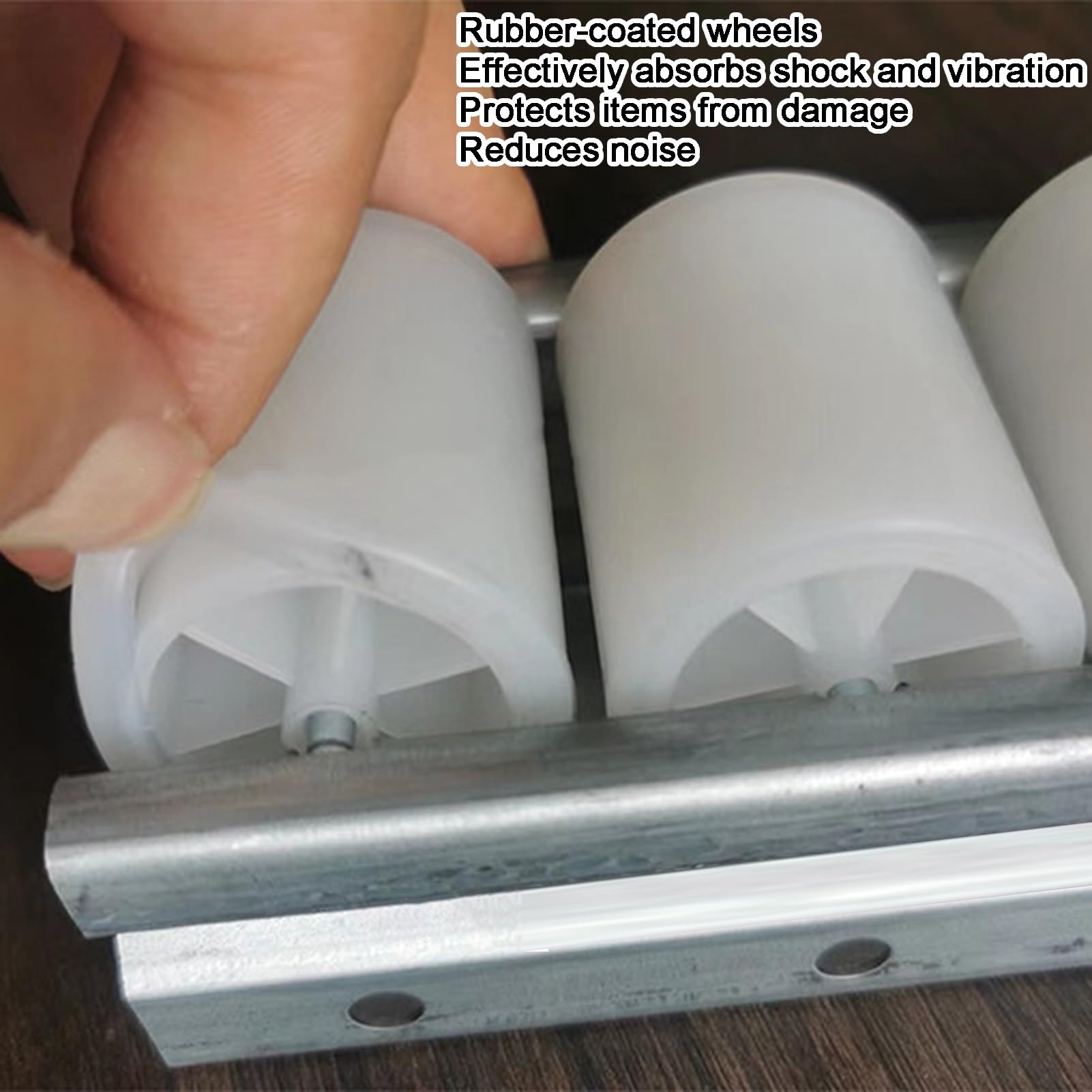 Transportador pesado con ruedas de plástico de 80 cm, ideal para descarga, flujo y manejo eficiente de materiales en soluts logísticos optimizados