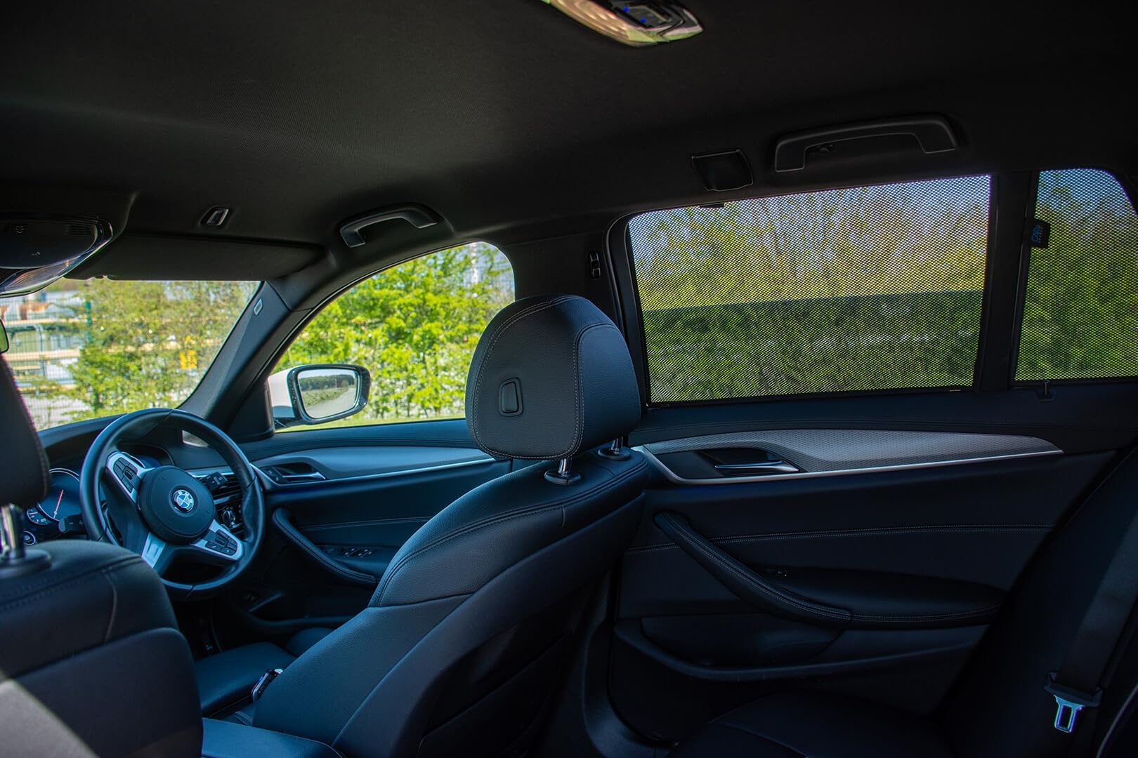 Zestaw osłon samochodowych (tylne drzwi boczne) kompatybilny z BMW serii 5 G31 Touring 2017- (2-częściowy), czarny