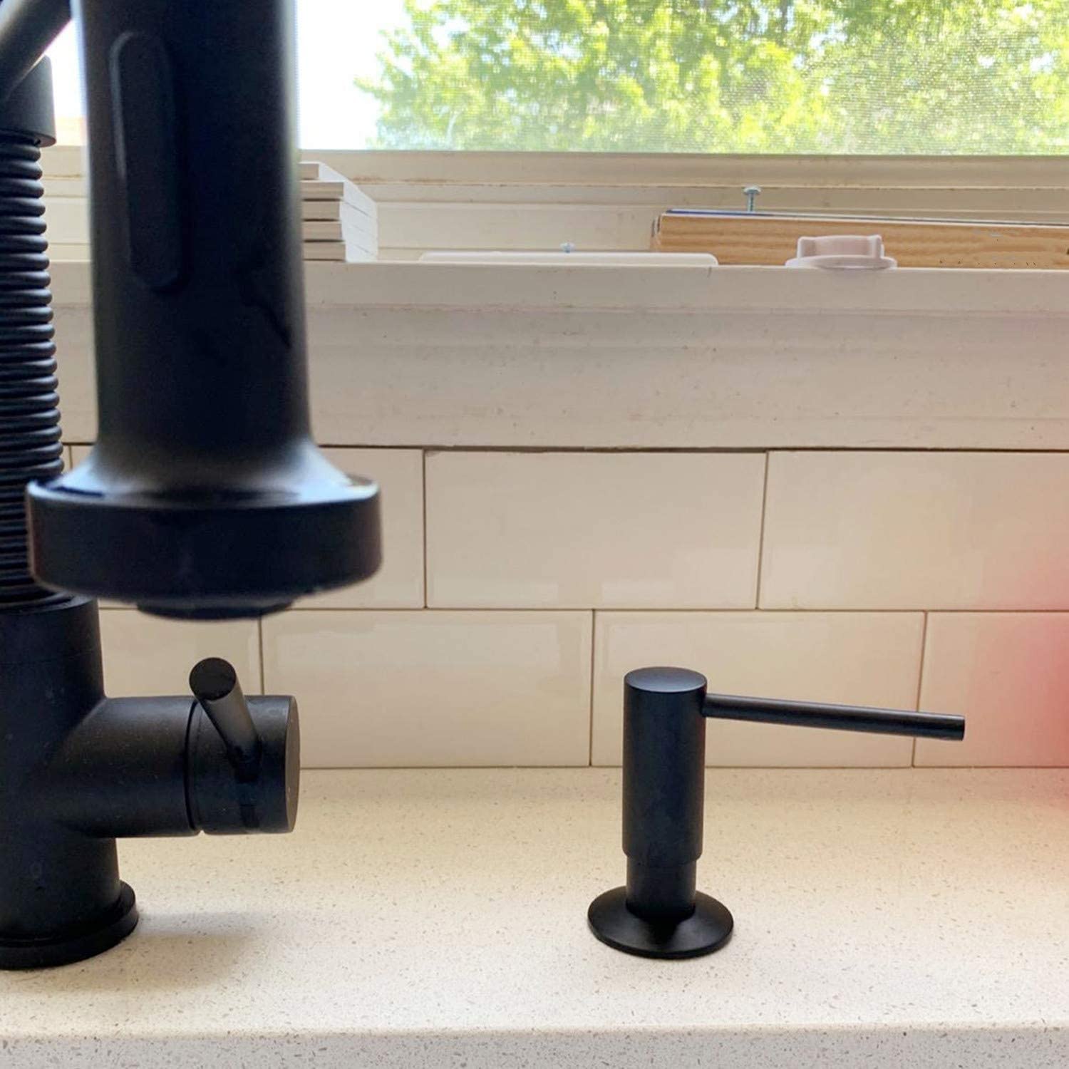 Maizoon Soap Dispenser Tipo di pressa di rame per lavello da cucina uso multifunzionale durevole Facile da pulire Grande capacità con rotazione di 360 gradi Testa della pompa 500ML Nero
