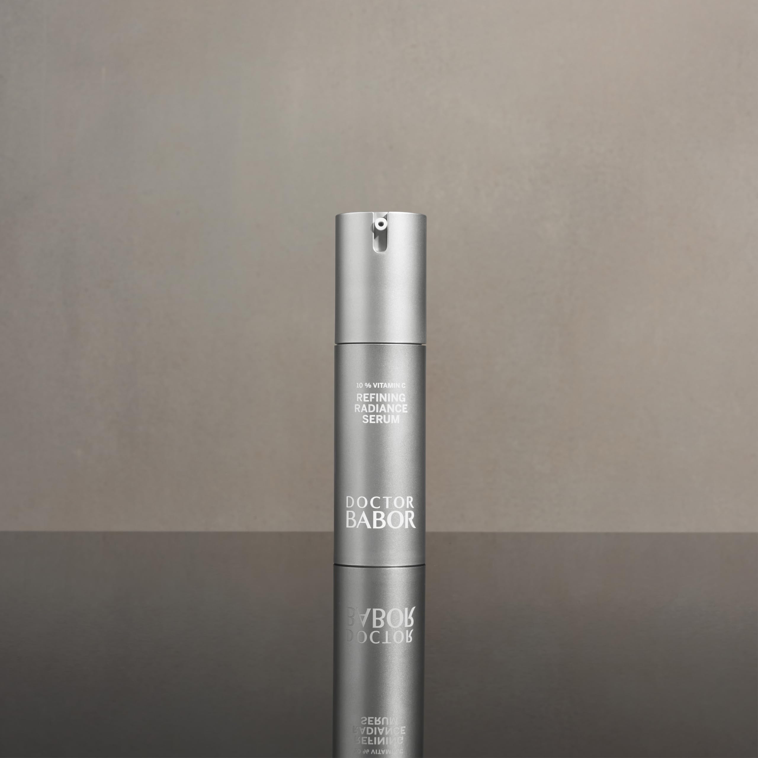DOCTOR BABOR Refining Radiance Serum | Mit Vitamin C, Hyaluronsäure&Omega-3-Fettsäuren, Vitamin E | Gegen Falten und oxidativem Stress | Für eine glatte, strahlende und ebenmäßige Haut | vegan | 30ml