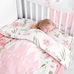 TANOFAR 4-Piece Ensemble de literie pour bébés filles, Ensemble de draps de nourrice Floral Castle comprenant un consolateur, une feuille de litière ajustée, une jupe de bébé et une couche, rose
