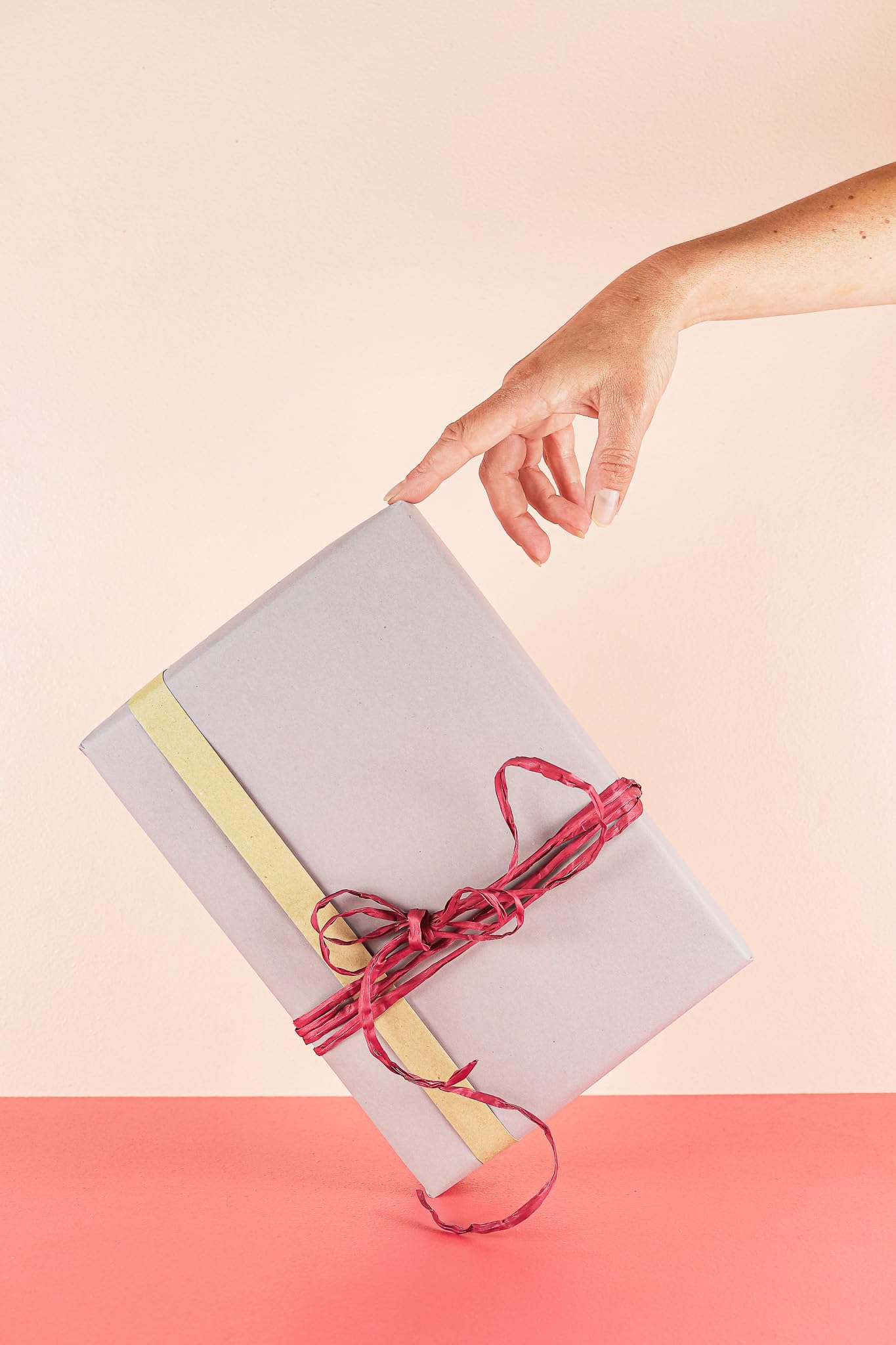 Pakot Papel de Regalo Kraft 100% Reciclado para Envolver Regalos Bobina Grande Lila Rollo 70 cm x 100 m Papel Kraft Ecológico para Tiendas, Empresas, Manualidades y Presentación de Productos