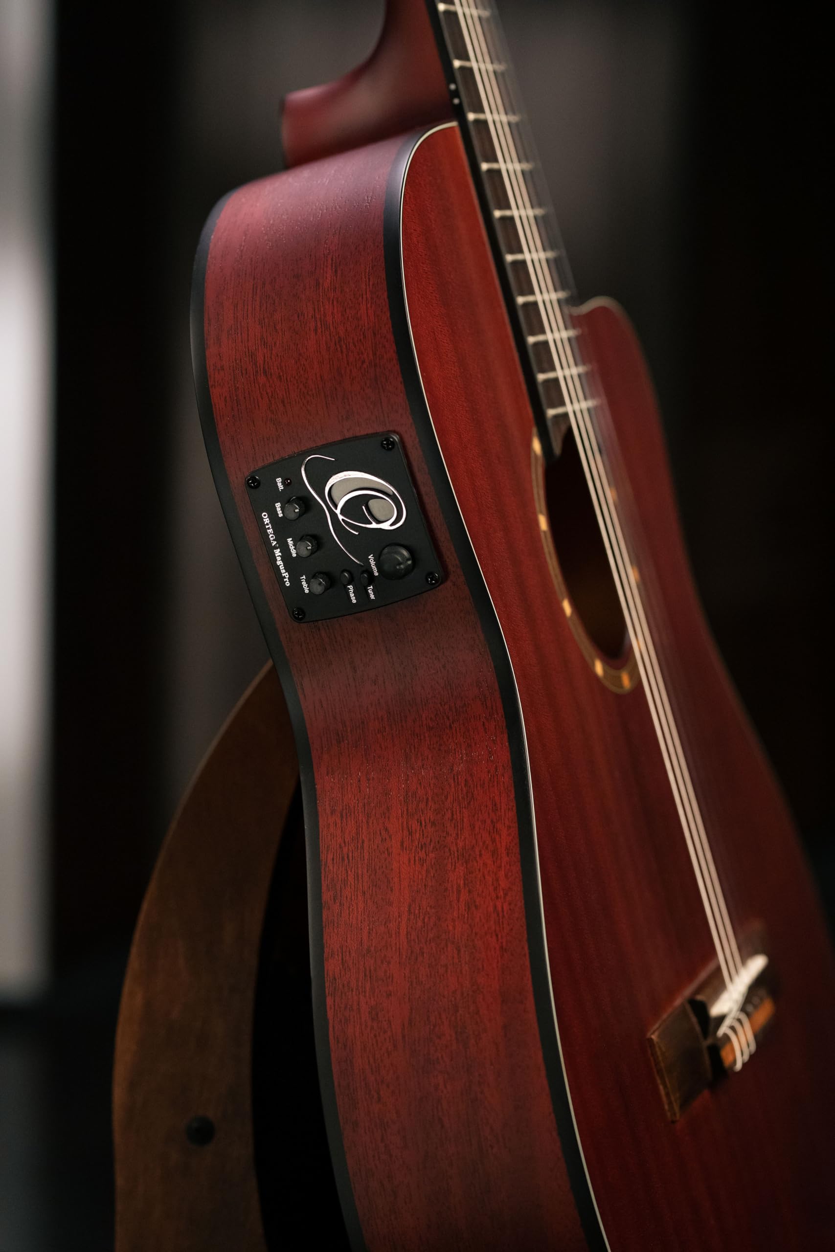 Ortega Guitars Chitarra Concerto Thinline Elettro-acustica - Serie Family - Slim Neck - include Gig Bag - Mogano (RCE125MMSN)