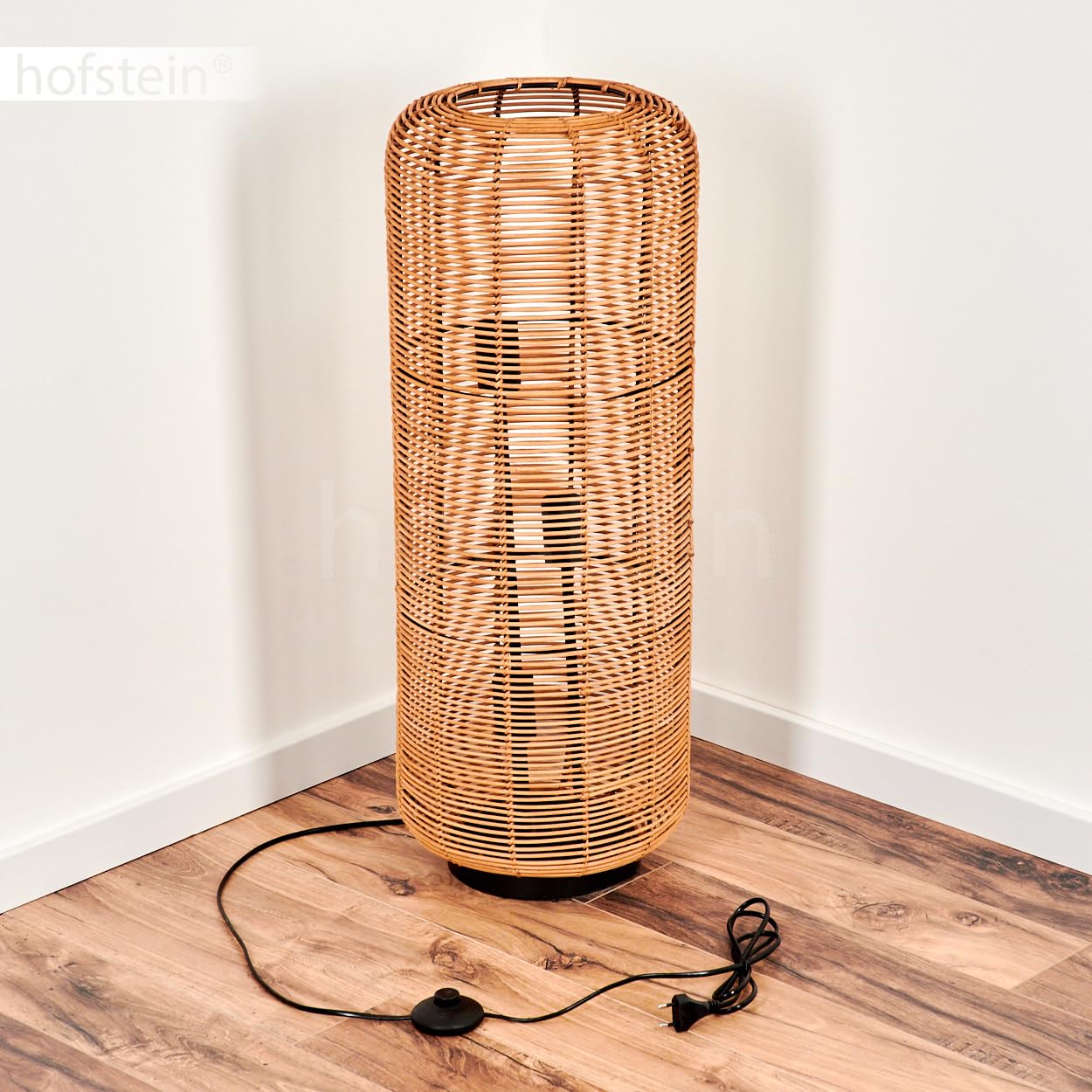 Stehleuchte Mulstrand, moderne Stehlampe aus Metall/Rattan in Schwarz/Natur, Leuchte im Boho-Design mit Schirm in Gitter-Optik, An-/Ausschalter am Kabel und Lichteffekt, 3 x E27, ohne Leuchtmittel