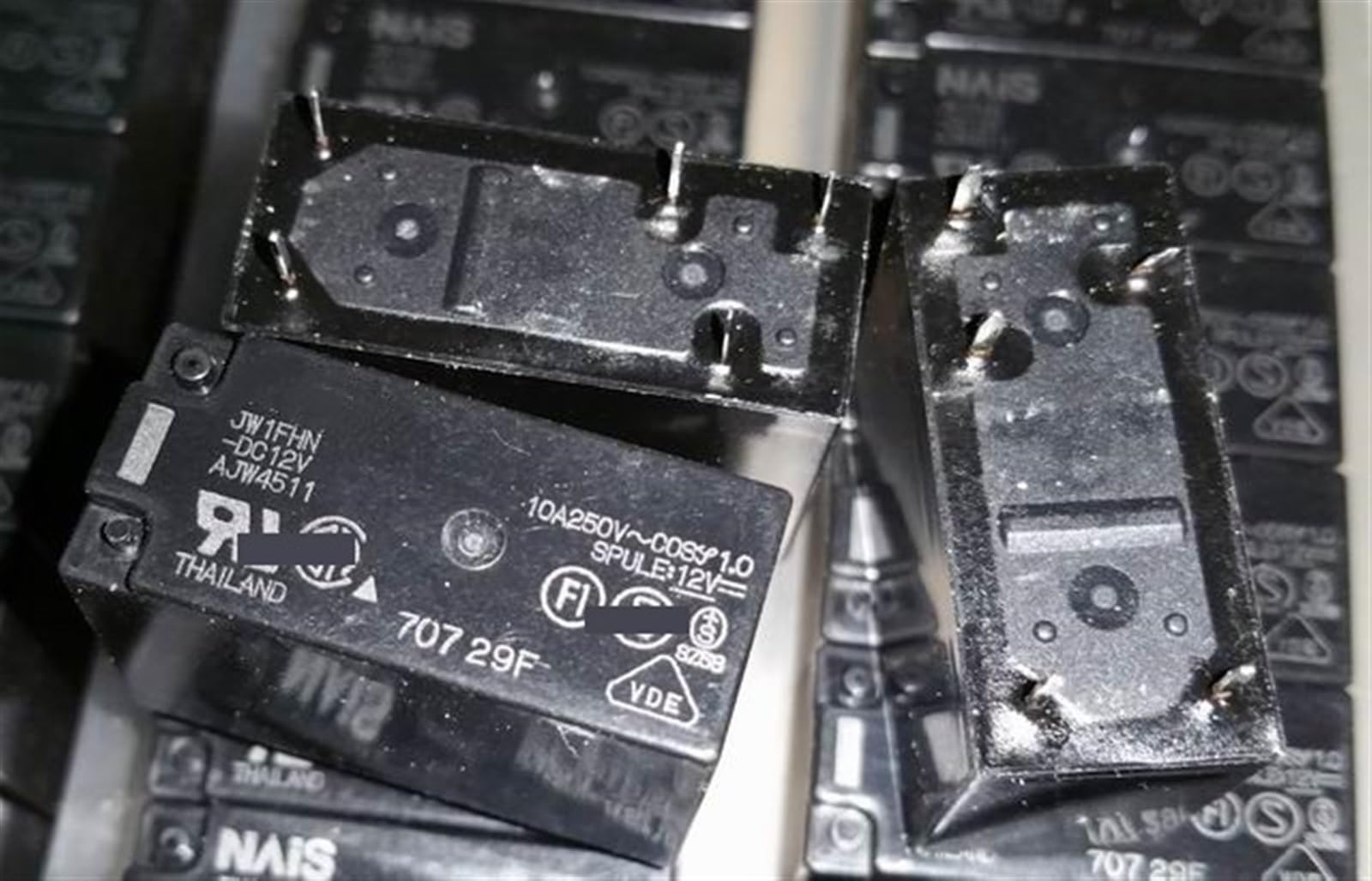 Relé JW1FHN-DC24V AJW4512 con alta capacidad de conmutación 10A y 5 pines selectores 3