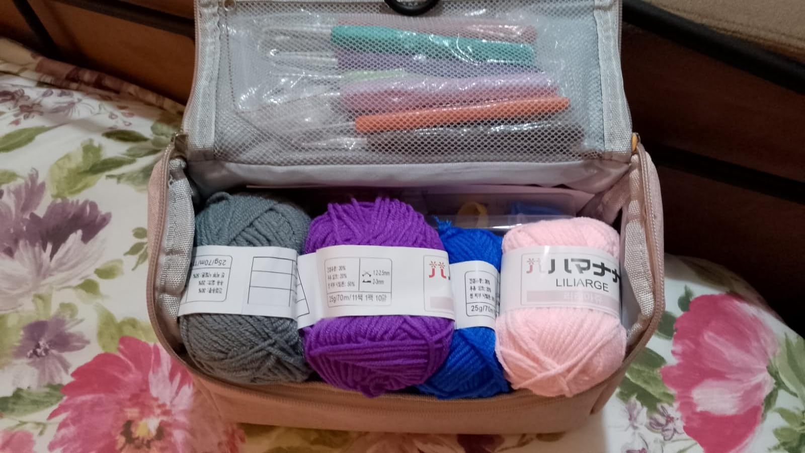 I love this crochet kit and highly recommend it to both beginners and experts 🧶🪢