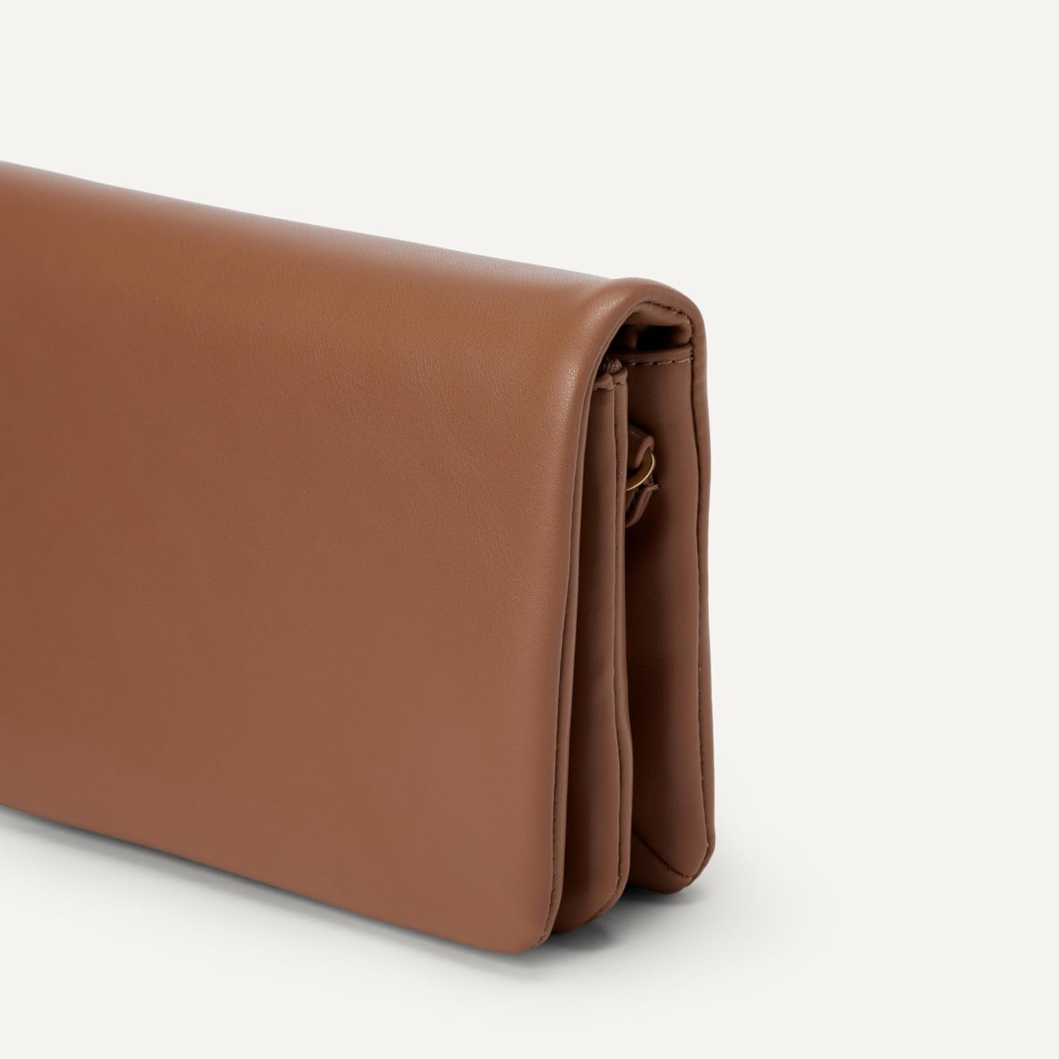 Amazon Essentials Women's Lightweight Clutch Crossbody Bag