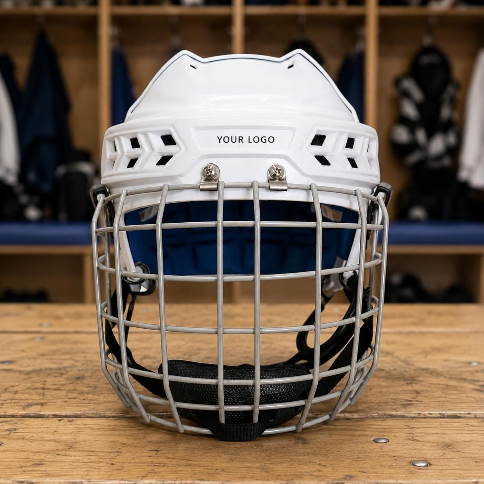 MERIGLARE Casque de Hockey avec Coque Rigide Blanche Cage pour Le Visage Système d'Aération et Rembourrage Confort Adapté à la Sécurité Lors de de Glace d'Entraînement et Usage Courant, S 53.5 57cm