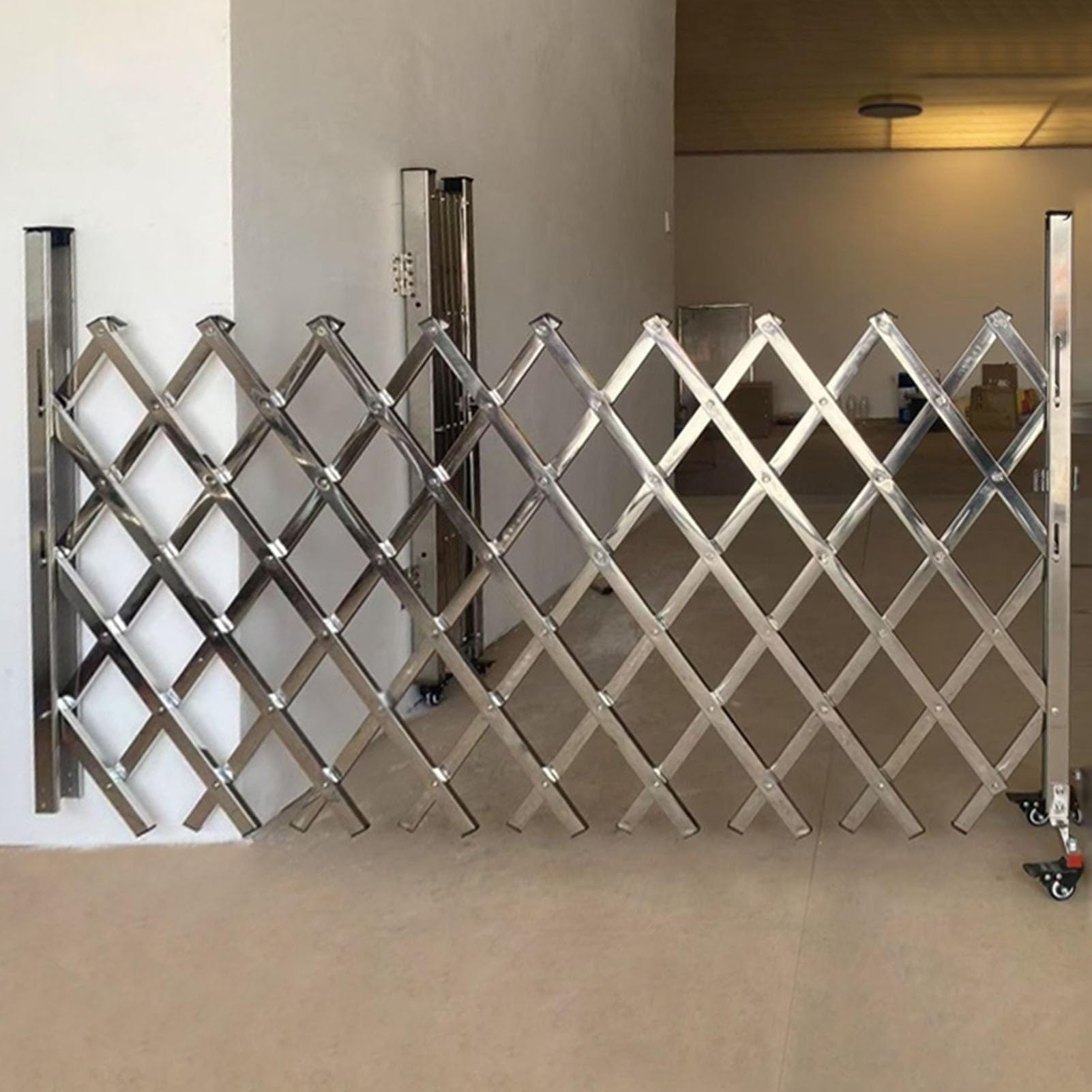 Barrière rétractable acier inoxydable à roues pour contrôle des foules